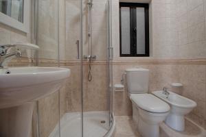 Spacious Corner Maisonette - Blessings