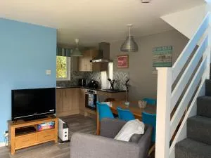 Tolroy Manor - 84 Strawberry Hill - 海尔