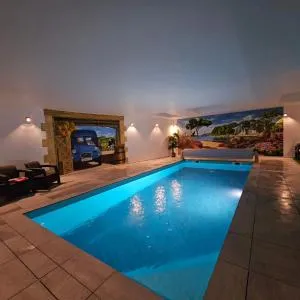 Gîte à la campagne avec piscine intérieure - Bourbriac