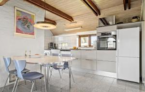 Cozy Home In Harboøre With Wifi