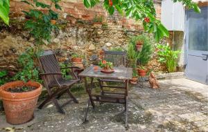 Pet Friendly Apartment In Rosia With Kitchen