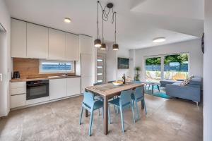 Modern Coastal Villa with Heated Pool and Near the Sea in Ližnjan, Istria