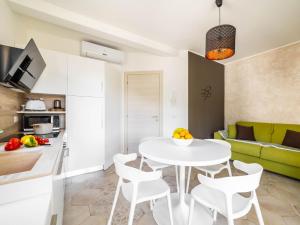 Serenity with swimming pool and parking in Alassio