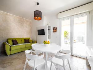 Serenity with swimming pool and parking in Alassio