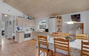 3 Bedroom Beautiful Home In Højslev