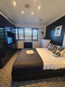 Bespoke Large Double Room - Long Stay - Barton in the Clay