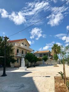 Κaryatis studios lixouri