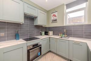 2 Bedroom Flat Next To Brighton Beach