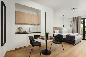 The Meta Stay-Rooftop Access Sunny Suite