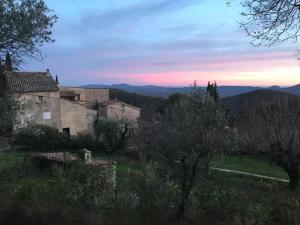 Maisons de vacances Le Baguier, maison de caractere dans hameau typique provencal : photos des chambres