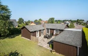 3 Bedroom Lovely Home In Millinge - Millinge