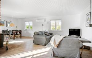 3 Bedroom Lovely Home In Millinge