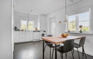 3 Bedroom Lovely Home In Millinge