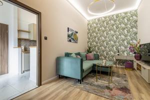 Oasis Apartment On the Broadway with AC