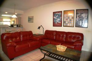 Sun Dancer #3 Mid Island 2 minute walk beach access