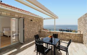 6 Bedroom Awesome Home In Sumartin