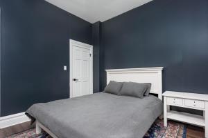 Flats on Front - Riverfront Gem Fast Wi-Fi 2F