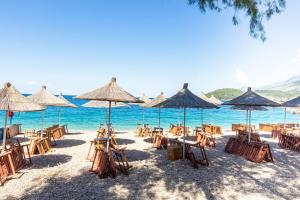 PotamSea Bliss 33- Beach Front, Sun Beds & Parking