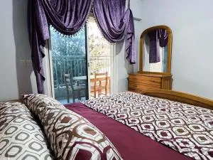 Cozy Apartment with Balcony View - Tirhanimîne