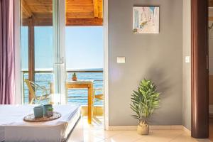 PotamSea Bliss 34- Beach Front, Sun Beds & Parking