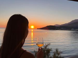 PotamSea Bliss 34- Beach Front, Sun Beds & Parking