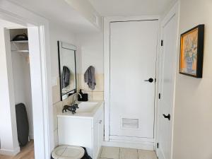 JstLikeHome - Old Ottawa Suite & Guesthouse