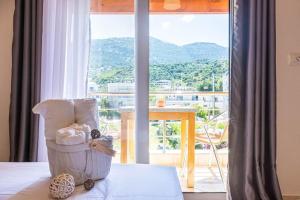 PotamSea Bliss 35- Beach Front, Sun Beds & Parking