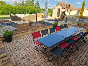 Maisons de vacances Gite 3 etoiles pres du Mans avec bain nordique, 12 pers, 5 chambres, proche circuit 24H et nature - FR-1-410-381 : photos des chambres
