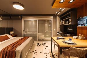 Lindo Studio, Central, Com Garagem e Academia!