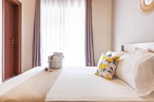 PotamSea Bliss 37- Beach Front, Sun Beds & Parking