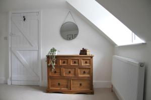 Owl Cottage - Cosy Cotswolds Stone Escape, Dog Friendly