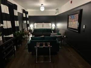 The Boardwalk Hotel - Charlevoix