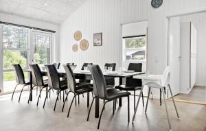 4 Bedroom Lovely Home In Hals