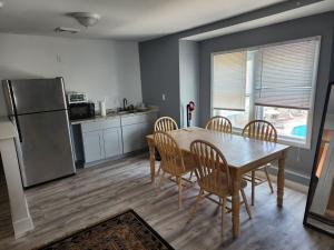 Beautiful redone apartment on the beach block