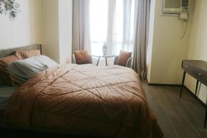 Elegant Queen room with wifi access-Ruby