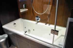 B&B / Chambres d'hotes Le B. Suites, Chambres & Restaurant : photos des chambres