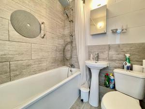 Appartement T3 à Sète face à la mer avec parking privé, proche plage et commerces - FR-1-338-587