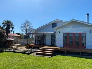 Waterfront Retreat in Collingwood - Onekaka