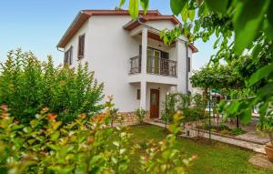 3 Bedroom Beautiful Home In Labin 