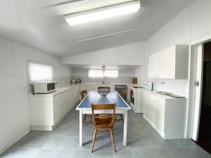 Stafford Hall - Burrum Heads- Riverfront- 3BR- Great Views