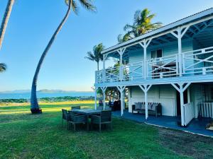 On the Beach, Seaviews, Bowen Beach House