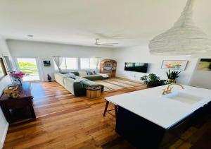 Absolute Beachfront Bowen Beach House-family time