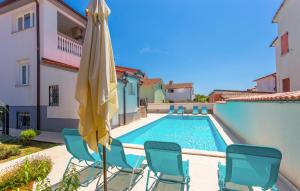 Amazing Home In Valbandon