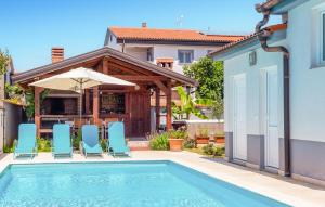 Amazing Home In Valbandon