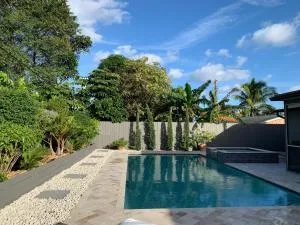 Retreat with Salt Water Heated Pool & Spa - بوينتون بيتش