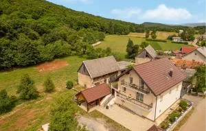 Amazing Home In Prozor With Kitchen - Prozor