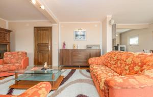 Amazing Home In Prozor With Kitchen