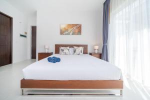 2 Bedrooms Villa in Rawai - v6 t