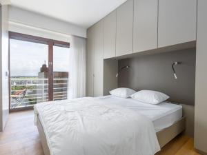 Spacious apartment on the seafront