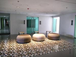 Cozy 1 BR San Lorenzo Place Netflix 4KM NAIA